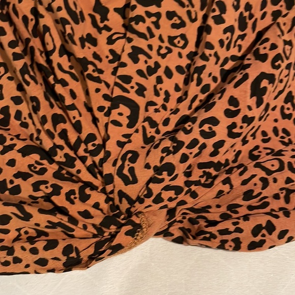 H&M Cheetah print crop top - Picture 2 of 4